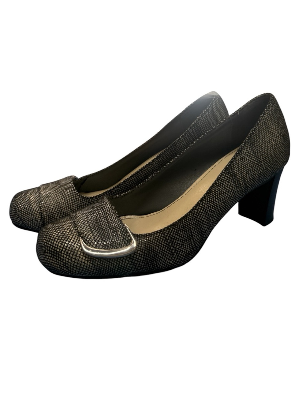 Elegant Dark Navy Blue Textured Pump with Silver Accent Size 7.5